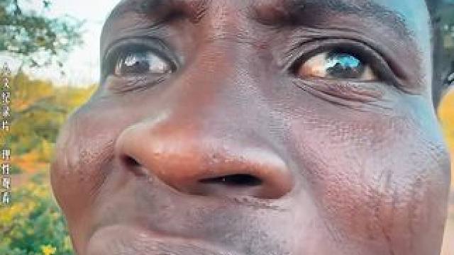 野人第一次坐汽车！ #纪录片#原始部落