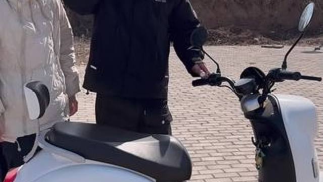 不是，我还没上车呢！