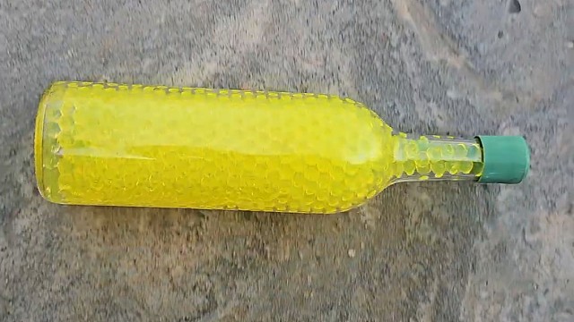 楼梯滚瓶子爆破解压时刻