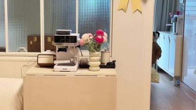 44平一家三口｜周末宅家的日常Vlog 最近连续的雨天，周末很适合窝在家里～ 
起床慢悠悠的做顿早餐