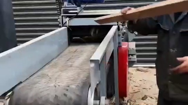 大型木材粉碎机，建筑模板破碎机，木托盘撕碎机，壳子板打碎机，方木切碎机，圆木削片机，竹芭粉碎机，工地