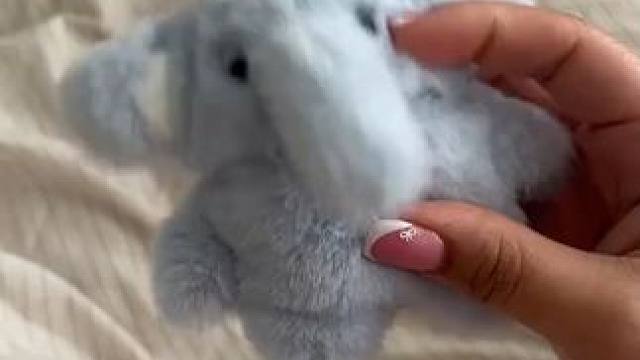 朋友：完了，这个是真想要~ #玩个很新的东西  #airpods保护套