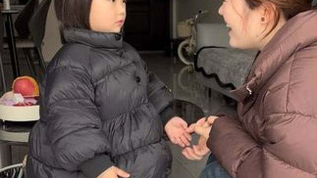 3岁宝宝第一天上幼儿园居然没哭，背后原因简直太搞笑了！#人小鬼大的小丫头 #人类幼崽越养越上头