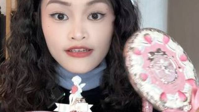 礼盒就入手这个吧！ #花知晓新品 #国货之光 #花知晓礼盒 #美妆 #花知晓草莓丘比特