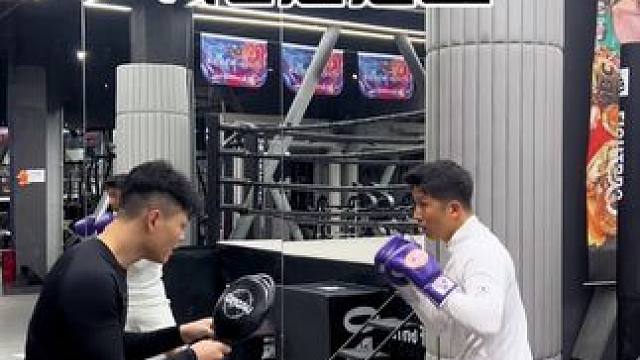 拳击防守反击 拳击小技巧：这几个动作你学会了吗#拳击 #基本功练习 #打靶训练 #实用拳法 #专项训