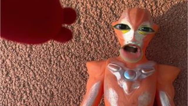 有只老鼠把格丽乔给吓哭了#儿童玩具 #儿童乐趣 #奥特曼玩具