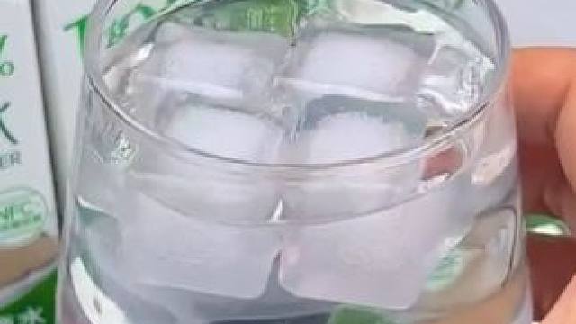 没想到把椰子放入火中烤一烤，竟然就能赚上3000万！#科普 #椰子水 #百分百椰子水 #仙女都在喝什