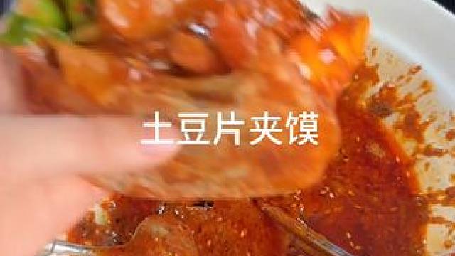 #辣条对人类幼崽的吸引力  我就说没人能拒绝这个辣条吧