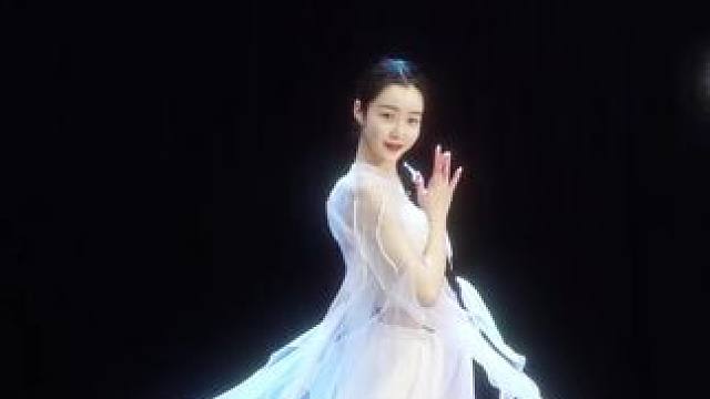 好像一只白水母在跳舞 #林景云风月 #风月舞蹈 #风月 #林景云 #翻跳