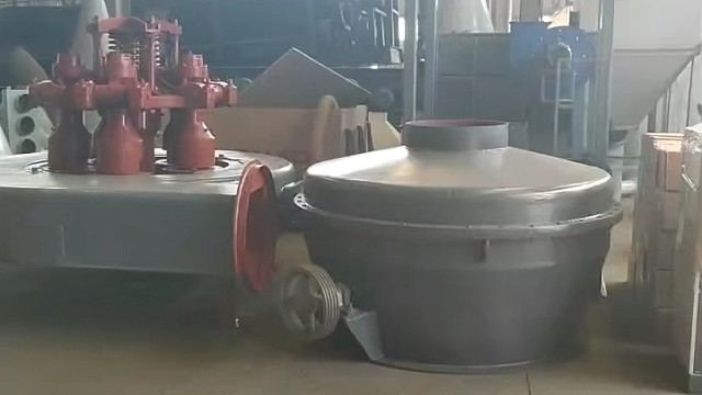 4r3117雷蒙磨粉机厂家，小型锌灰分离机，超细磨，高压悬辊磨，中速磨，球磨机，强压辊磨机，金银花磨