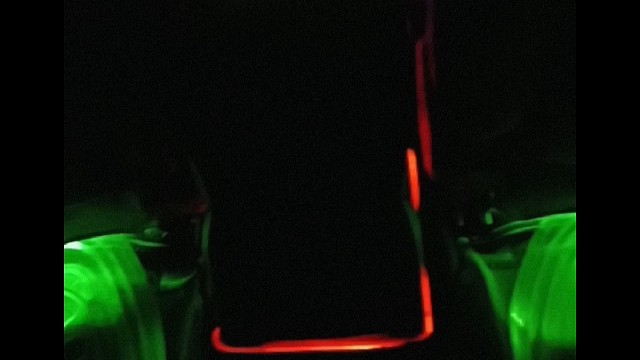 自己动手以全隐线方式安装车内幻彩流光氛围灯，并在主驾驶位预留有氛围灯总开关用于必要时可以方便一键