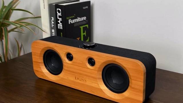 每一次按下播放键，音响流淌出的旋律，都是岁月寄来的信件，藏着那些来不及说出口的深情