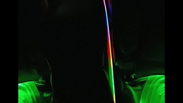 自己动手以全隐线方式安装车内幻彩流光氛围灯，并在主驾驶位预留有氛围灯总开关用于必要时可以方便