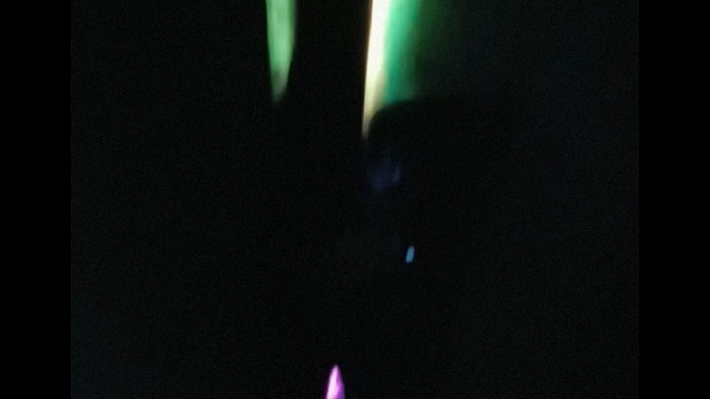 自己动手以全隐线方式安装车内幻彩流光氛围灯，并在主驾驶位预留有氛围灯总开关用于必要时可以方便一键