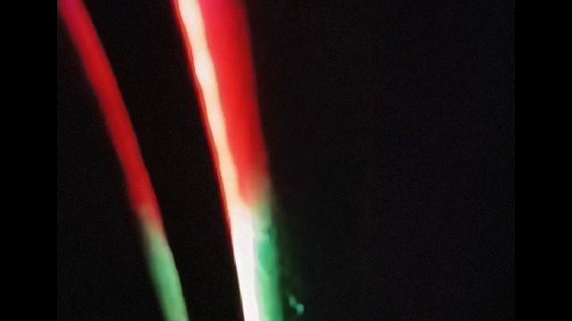 自己动手以全隐线方式安装车内幻彩流光氛围灯，并在主驾驶位预留有氛围灯总开关用于必要时可以