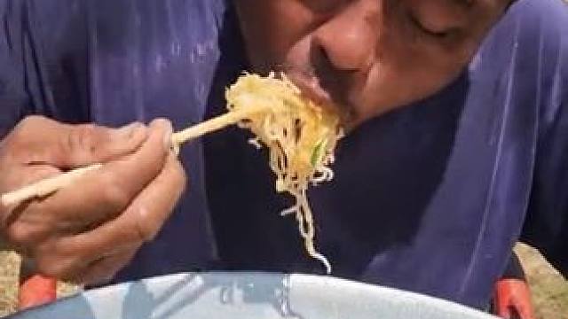 东南亚大叔 #舌尖上的美食 #这个世界会好的 #美食达人 #路过我的生活 #呼叫呼叫全网呼叫