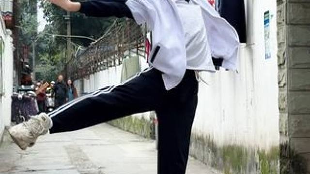 拈杯酒眯着眼 说专心看人间 #男高 #古典舞 #人间不值得舞蹈