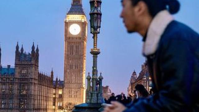 英女王这段独白太适合做旅行Vlog了～ 
“我们都是此时此地的访客” 
"      ,  .
但那