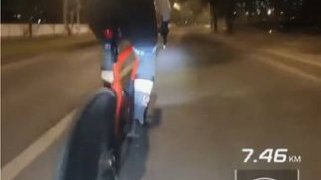来不及解释了，快上车！#女骑 #公路车美女 #喜德盛ad350  #休闲骑 #夜骑