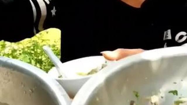 来来来来吃鱼生吗？ #越南鱼生#越南美食#越南特色美食