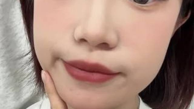 跟着兰兰同学学会涂唇釉