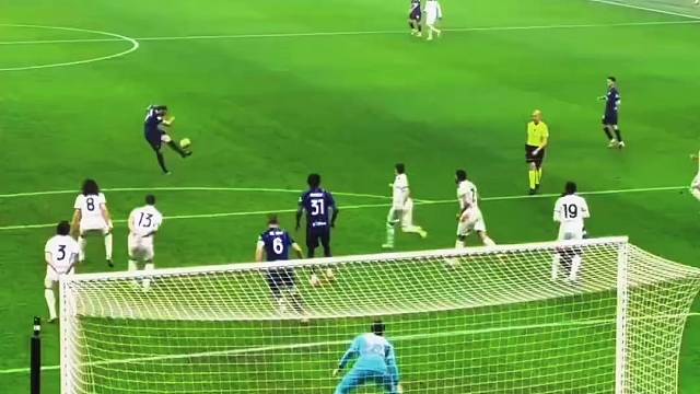 球迷实拍阿瑙托维奇凌空世界波，难度不输莫德里奇