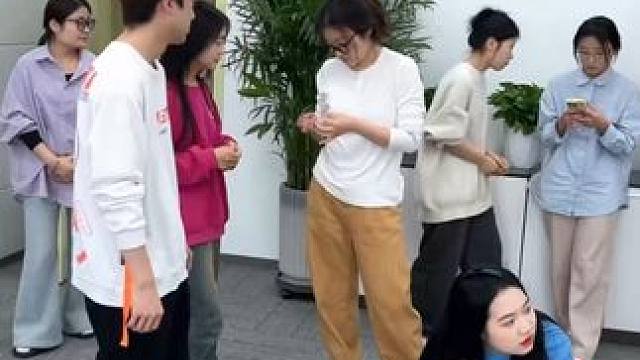 公司竟然放5天假 #看一遍笑一遍 #办公室游戏