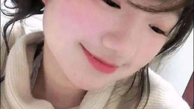 姐姐 我也想做你嘴角的面包屑#爱吃食物的女孩子