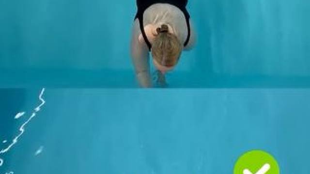 直观演示蛙泳蹬腿错误动作‍♀️你看看你的动作正确了吗？ #游泳打卡 #游泳技巧 #爱游泳 #游泳我是