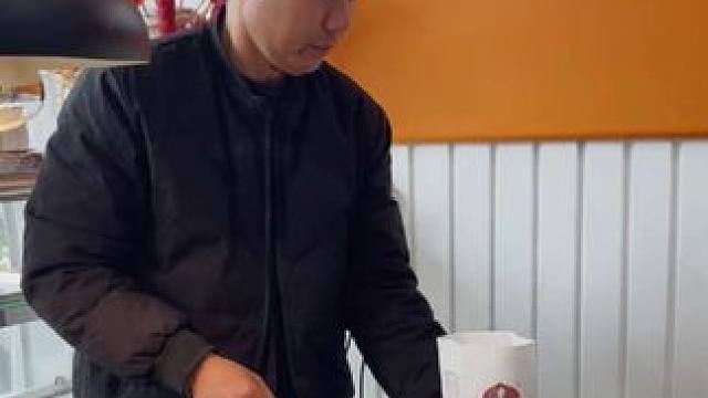 来镇江必须要去挑战一下一抓准，有知机会免费带走很好吃的山楂！#盘就完了 #干就完了 #挑战 #栗子哥