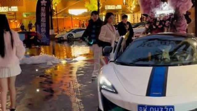 少年当你年轻有为的时候，迈凯轮会替你说话，无需在硬着头皮上#小米su7ultra#dou是好车 #迈