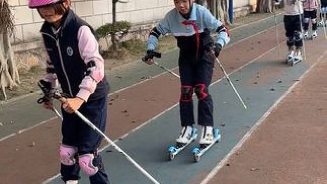 前三节课都在玩，第四节课带上杖就这样了。懂的人都知道其中的难度有多大#越野滑雪 #滑雪哥 #越野滑轮