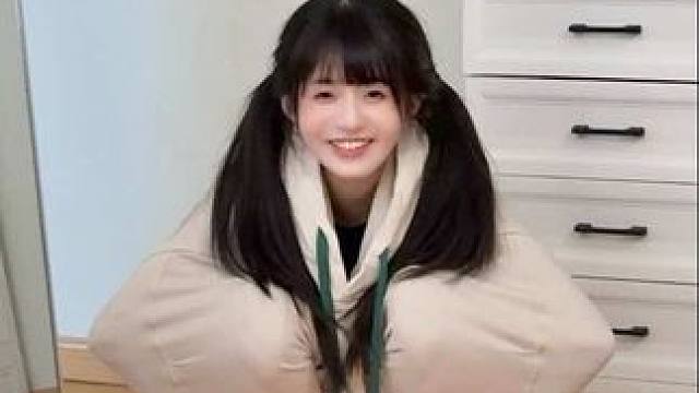 谁又惹她了？
#用蝴蝶步跳老鼠舞 #魔性 #抽象 #甜妹 #蝴蝶步