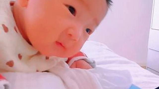 有了你，那远山再也呼唤不动妈妈了#人类幼崽 #记录宝宝 #小婴儿的日常 #记录你的点点滴滴 #只有宝