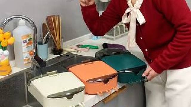 筷子筒 这款#壁挂筷子筒 带盖子的设计，防尘防灰，还能收纳勺子和一些小工具，干净整洁不占地方#收纳整