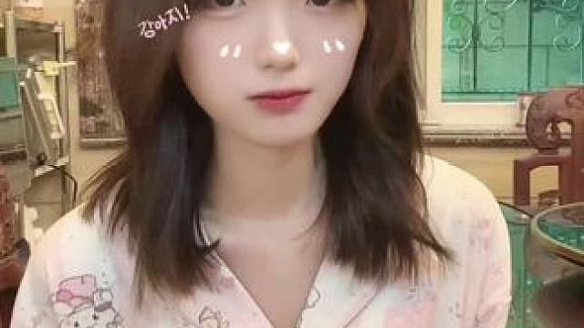 关于小熊^-^ #甜妹 #社恐内向腼腆文静小女生 #短发