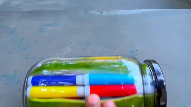 楼梯滚瓶子爆破解压时刻