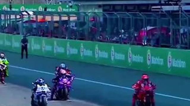 “欣赏一下冲刺赛起步阶段”#motogp #摩托车比赛 #赛车 #马奎斯 #赛道