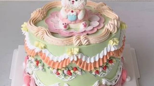 沉浸式做复古裱花奶油蛋糕～
#烘焙培训 #蛋糕烘焙教学 #零基础教学 #生日蛋糕培训 #上海知麦人烘