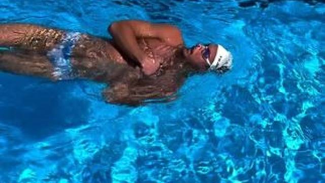 仰泳划手转肩练习方法‍♀️三个步骤轻松get到技巧！ #游泳打卡 #游泳技巧 #仰泳 #仰泳训练