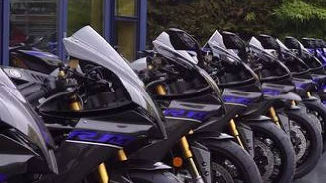 #dou在玩机车 #雅马哈R1#YAMAHAR1M #碳纤维摩托车