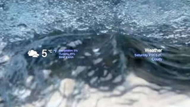 绿意漫过消融的冰川，一泓春水漾起漫天星斗，流转着碎银般的光。