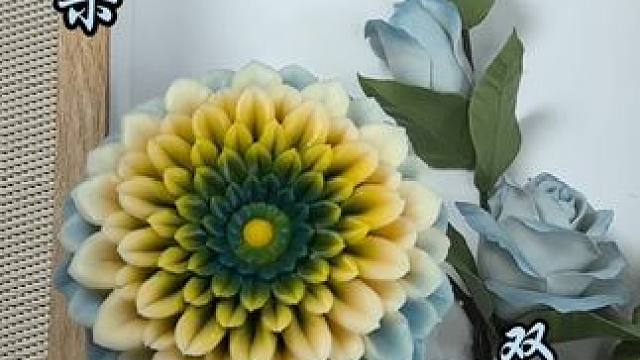 用斜角针切花瓣，用开心果加一点薄荷汁来做馅料，最后上下火90度烤制2分钟即可#教程 #手工#爱生活爱