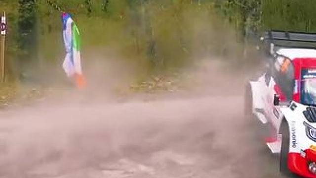 对于这个相同的下坡回头弯，不同的车手驾驶着不同车型，呈现出了千差万别的的过弯姿态，你觉得第几个技术更