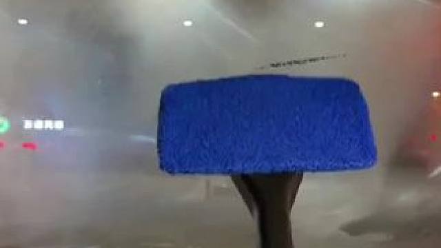 #超便宜超划算 玻璃内面有脏污，回南天，下雨天车玻璃起要视线模糊，用这个清洁刷车方便快捷行车更安全！