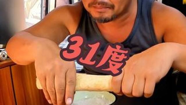 江西31度的天气不太舒服，只能在车里吃晚餐，老厉害啦#穷游 #自驾游