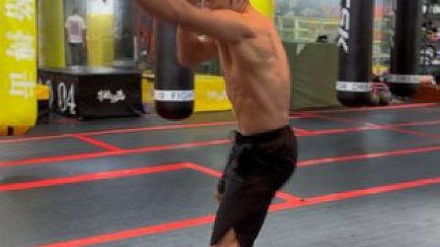 充实的一周结束☠️
#一招制敌 #备战 #训练 #自由搏击