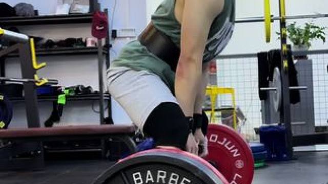 没有力量，全是作弊。
3 Week.
#力量举