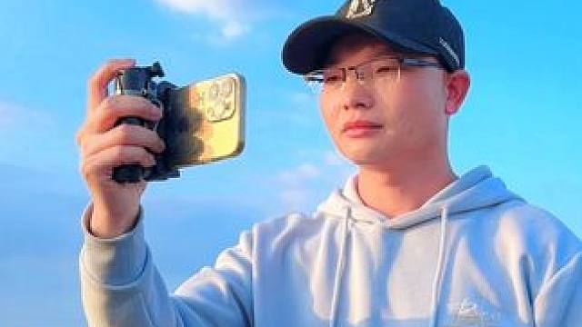 外出游玩带上这个拍摄神器，手机摄影也能轻松拍出大片感#手机助拍器#拍摄神器#拍照小技巧#手机摄影