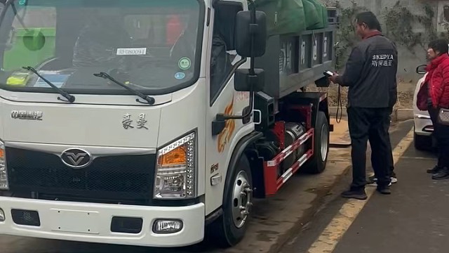 钩臂垃圾车价格